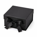 Scatola regalo 20 x 20 x 10 cm in cartone nero con nastro in raso